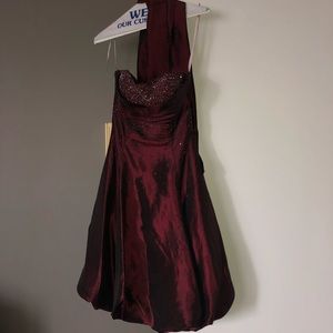 Wine red sweetheart neckline dress